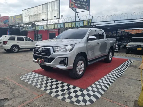Toyota Hilux 2.4 Mt 4x4 Diésel