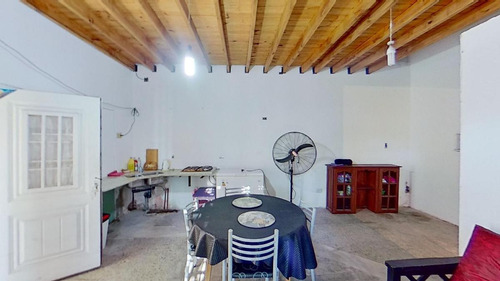 Imagen 10 de 30 de Casa En Los Hornos - Lote De 10 X 45 - 3 Dormitorios