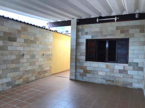 Imagem 3 de 12 de Casa Em Praia Grande (solemar) À 200 Metros Da Praia!