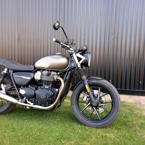 Triumph Street Twin