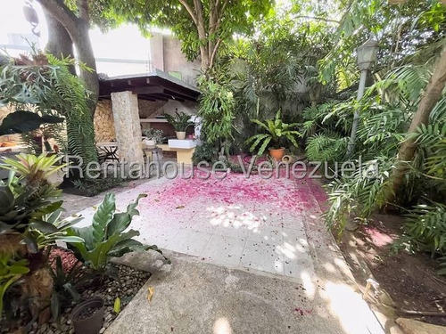 Agp Casa Con Cocina Moderna, Excelente Área De Reuniones, En Venta Ubicada En Calle Cerrada, En Alta Florida 25-11358 Ys
