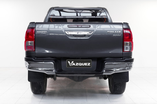 Imagen 5 de 15 de Toyota Hilux 2.8 Dc 4x2 Srv 2016