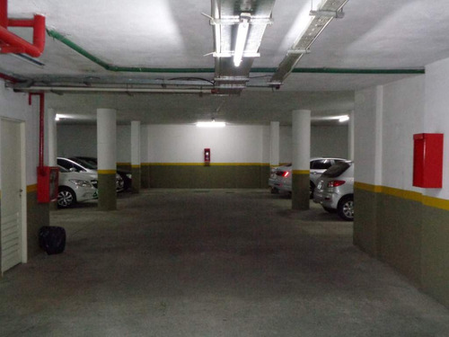 B° Nueva Córdoba - Excelente Cochera Privada Amplia Y Cubierta En Edificio De Categoría, Fácil Acceso, Portón Automático Y Guardia