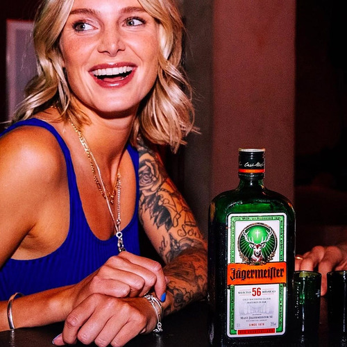 Imagem 2 de 4 de Aperitivo Jagermeister Elixir Maturado Em Carvalho 700 Ml