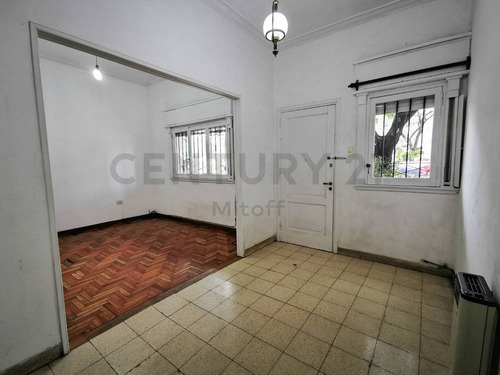 Imagen 2 de 14 de Casa En Venta De 2 Dormitorios En La Plata