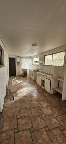 Casa Con Amplio Terreno En Colina