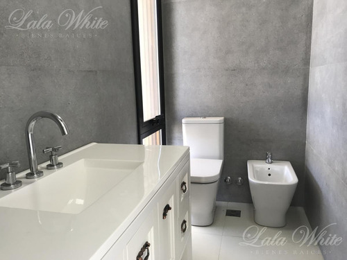 Imagen 9 de 30 de Venta - Casa A Estrenar Con Vista A La Laguna En Terralagos