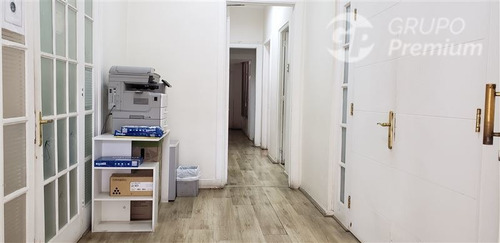 Casa En Arriendo De 12 Dorm. En Las Condes