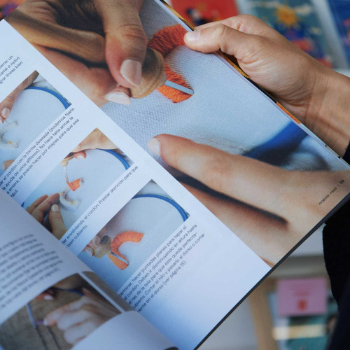 Libro de bordado Punch Needle by Caro Bello Monoblock tapa blanda