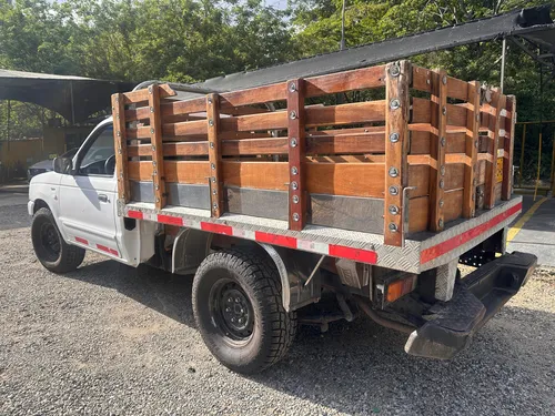 Ford F22 2.2 Estacas, Capacidad De Carga 1t