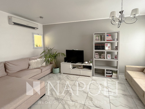 Venta De Casa Tipo Dúplex, Barrio Los Robles En Monte Grande