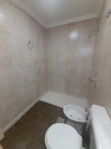 Casa En Barrio Semi Privado,3 Dormitorios,cocina,comedor Bañ