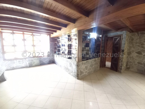 Amplio Y Comodo Apartamento Para Diseñar A Su Estilo Con Detalles Mediterraneos En Piedra Y Madera, Con Excelente Ubicacion Zona Norte De La Gran Valencia, Piso Medio, Edificio Conservado