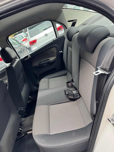 Volkswagen Voyage 1.6 Comfortline 101cv