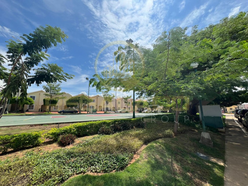 Cv-1597 Zona Norte Townhouse Villa Las Dunas Avenida Milagro Norte