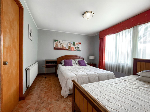 Casa En Venta De 5 Dorm. En Las Cabras