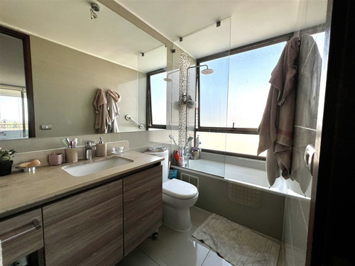 Departamento En Venta De 4 Dorm. En Las Condes