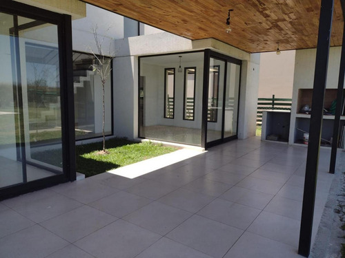 Imagen 8 de 20 de Casa - Araucarias