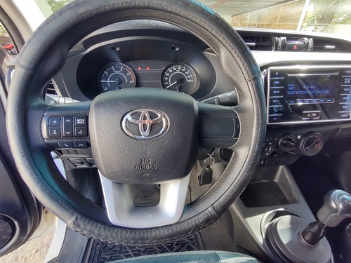 Imagen 3 de 14 de Toyota Hilux 2017 2.4 Cd Dx 150cv 4x2