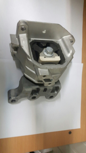 Imagen 3 de 4 de Pata Soporte Motor Derecha Fox Suran Trend Voyage Original