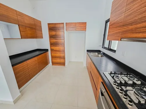 Casa · 5 Recámaras · Alberca · Roof Garden · Aqua Residencial · Huayacan