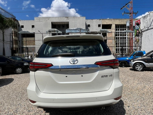 Imagen 6 de 17 de Toyota Fortuner Dubai