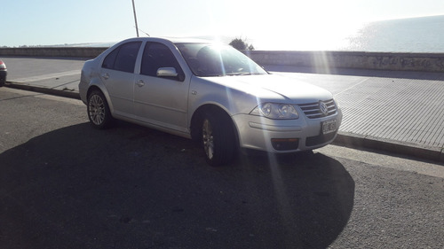 Imagen 3 de 12 de Volkswagen Bora 2011 1.8 Highline T Tiptronic Cuero