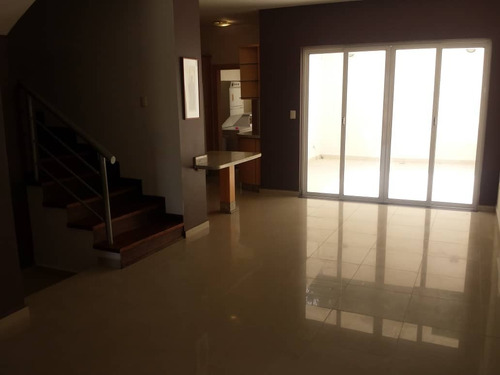 Imagen 7 de 20 de Town House En Venta Con Planta Eléctrica En El Trigal Norte, Residencias Monte Plata.
