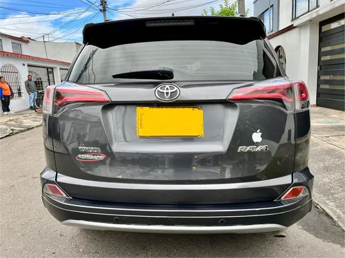 Toyota RAV4 2.0 Street