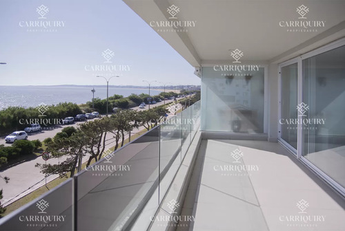 Se Vende Apartamento De 3 Dormitorios En Edificio Horizonte, Playa Mansa, Punta Del Este