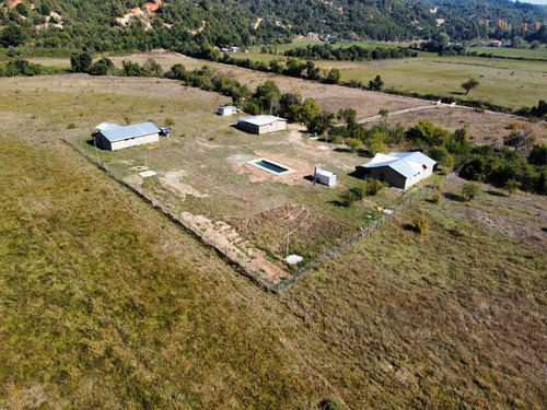 Se Vende!!!! Parcela De Una Hectárea, Con 3 Cabañas Totalm