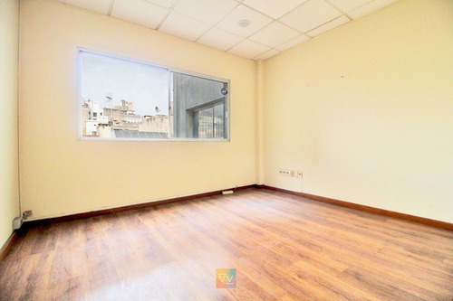 Venta Oficina En Ciudad Vieja En Rambla Portuaria