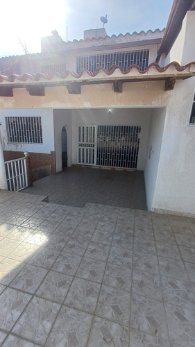 Casa De 4 Hab Y 4 Baños