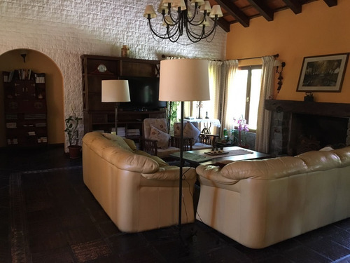 Casa En Venta De 3 Dormitorios En Jardines De Córdoba