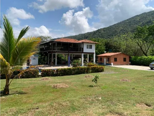Finca Santa Fe De Antioquia Via A Bolombolo. Se Vende