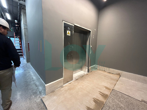 Arriendo De Cómoda Bodega En Recoleta, 110 Mt2 Fácil Acceso