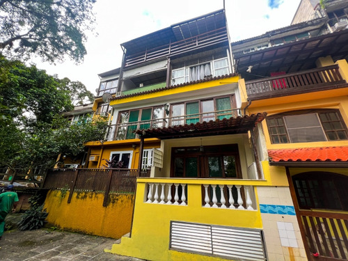 Casa Dois Andares 140 M/q Dentro De Clube Em Meio A Floresta