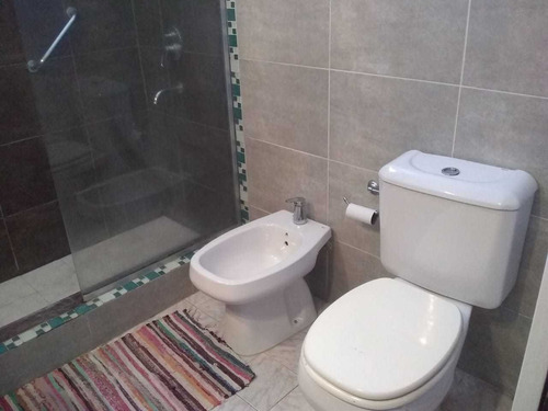 En Venta En El Palomar Zona Barrio Aeronautico A 5 Cuadras De La Estacion Chalet Al Fondo De 6 Ambientes 2 Baños Quincho Pileta F: 8740