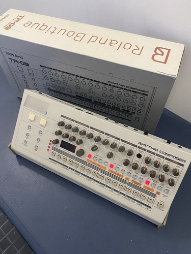 Imagen 2 de 2 de Roland Tr-09 Rhythm Composer Performer Boutique Audio Hurr