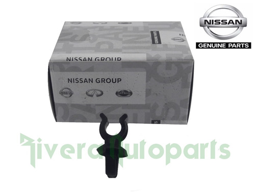 Clip Grapa Varilla Cofre Quest 2006 Original Nissan