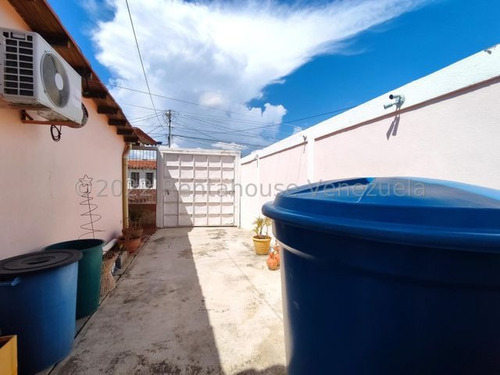 Imagen 9 de 30 de Casa En Venta Zona Norte Barquisimeto Lara Rah. 23-105895 // Invierta Seguro Con Rentahouse//