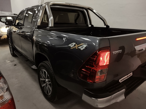 Imagen 3 de 10 de Toyota Hilux 2016 2.8 Cd Srx 177cv 4x4