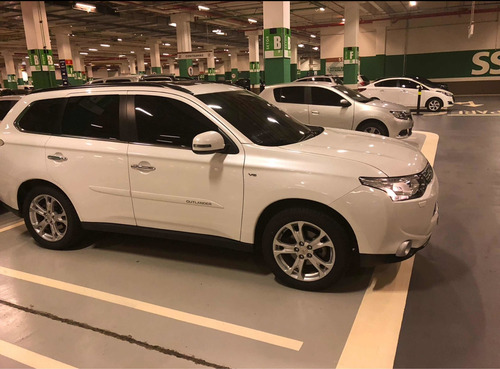 Imagem 2 de 15 de Mitsubishi Outlander 2014 3.0 V6 Gt 4wd 5p