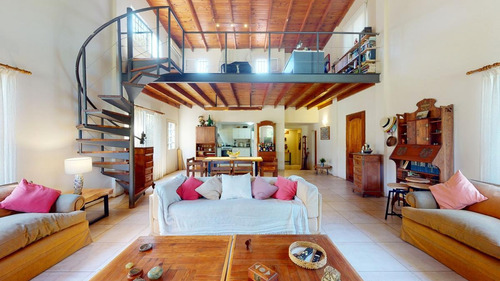 Casa Villa Elisa, 4 Dormitorios, Escritorio, 2 Baños.calefac