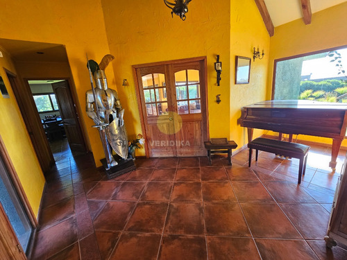Vendo Parcela 5600 M2 Casa De 380m2 Condom. A 5 De Concón.