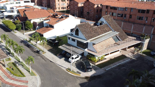 Casa En Urbanización La Pomarrosa. San Cristóbal. Táchira 