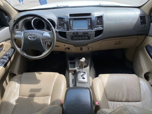Imagen 8 de 11 de Toyota Fortuner 4x4