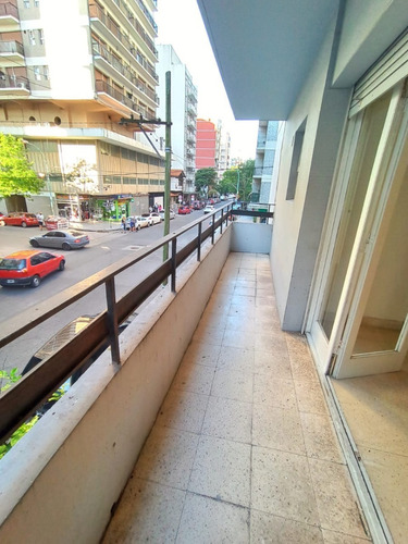 Imagen 3 de 8 de 1 Ambiente Al Frente Con Balcon Corrido Hermoso