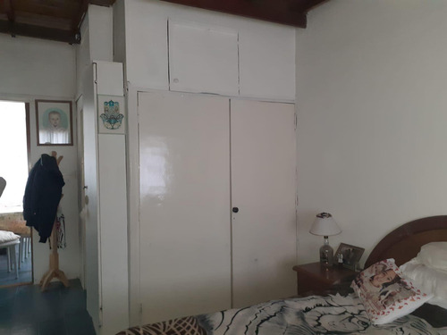 Casa Mas Departamento. En Block Oportunidad. La Calle Ex 230 Al 1100