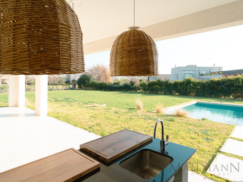 Alquiler Anual Casa 4 Dorm Con Pileta Sin Muebles